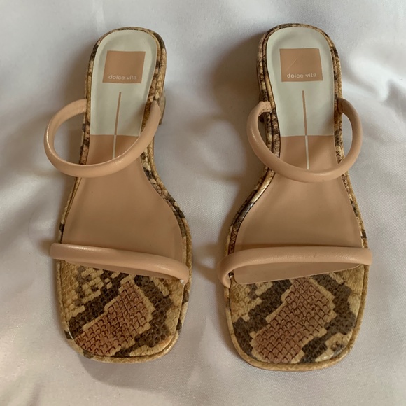 Dolce Vita Shoes - 🎉Host Pick🎉 Dolce Vita Snake Print Low Heel Sandals in Tan!